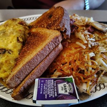 Waffle House - Western omelette with triple hash browns - Diners Near Me - Johns Island, South Carolina Waffle House - Western omelette with triple hash browns - Diners Near Me - Johns Island, South Carolina