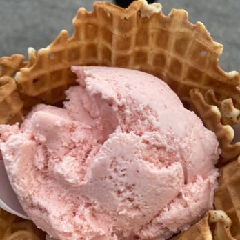Cold Stone Creamery - Love it Strawberry - Ice Cream & Frozen Yogurt Near Me - Windsor Mill, Maryland Cold Stone Creamery - Love it Strawberry - Ice Cream & Frozen Yogurt Near Me - Windsor Mill, Maryland