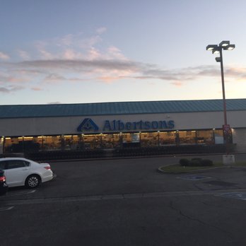 Albertsons - View of store from parking lot - Grocery Near Me - Northridge, California Albertsons - View of store from parking lot - Grocery Near Me - Northridge, California