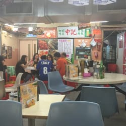 中記 - Staff eating together