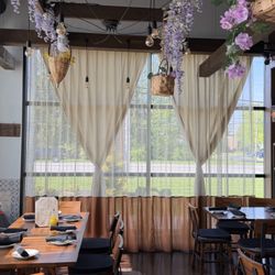 Luna Italian Cuisine - Dining area