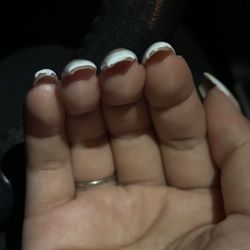 Bella Nail Spa - Did not paint the ends of my nails.