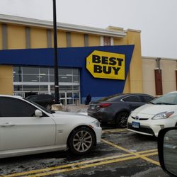 Best Buy North Haven - Front door