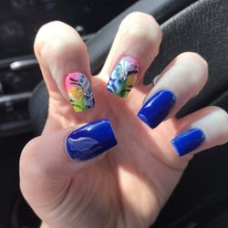 K Nails - Purple gel nail polish with the design (Daisy's) with a cute gem in the middle