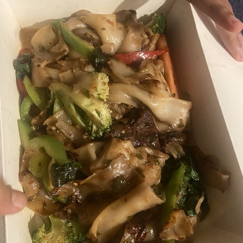 Sip Thai Zooom - Redmond - Drunken noodles beef - Thai Near Me - Redmond, Washington Sip Thai Zooom - Redmond - Drunken noodles beef - Thai Near Me - Redmond, Washington