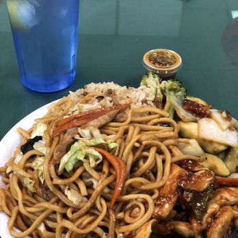 Hong Kong Diner II - Lunch Menu Chicken with Garlic Sauce - Chinese Near Me - Reno, Nevada Hong Kong Diner II - Lunch Menu Chicken with Garlic Sauce - Chinese Near Me - Reno, Nevada