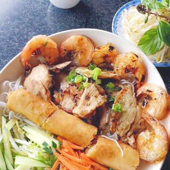 Pho Big Bowl - Vermicelli bowel with prawns and bbq chicken - Vietnamese Near Me - Mississauga, Ontario Pho Big Bowl - Vermicelli bowel with prawns and bbq chicken - Vietnamese Near Me - Mississauga, Ontario