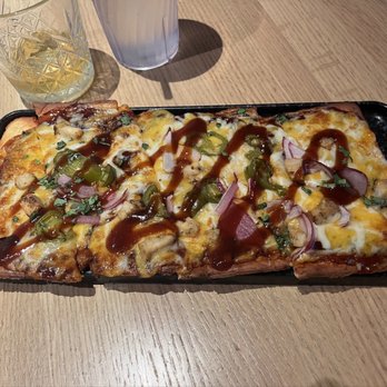 Dave & Buster's Ala Moana - BBQ Chicken Flatbread - IMO too much BBQ sauce that overpowered the other ingredients. - Arcades Near Me - Honolulu, Hawaii