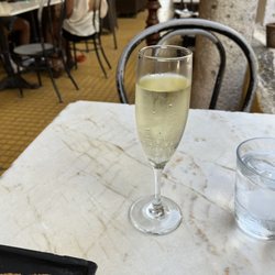Rosa Sur 32 - Chilling and enjoying a glass of sparkling wine.
