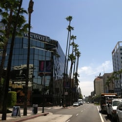 Star Wireless and Repair - View from corner of Hollywood Blvd and La Brea Ave