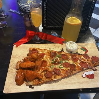 Atlas Ultra Lounge - Flatbread tree pizza and wings - Lounges Near Me - Houston, Texas Atlas Ultra Lounge - Flatbread tree pizza and wings - Lounges Near Me - Houston, Texas