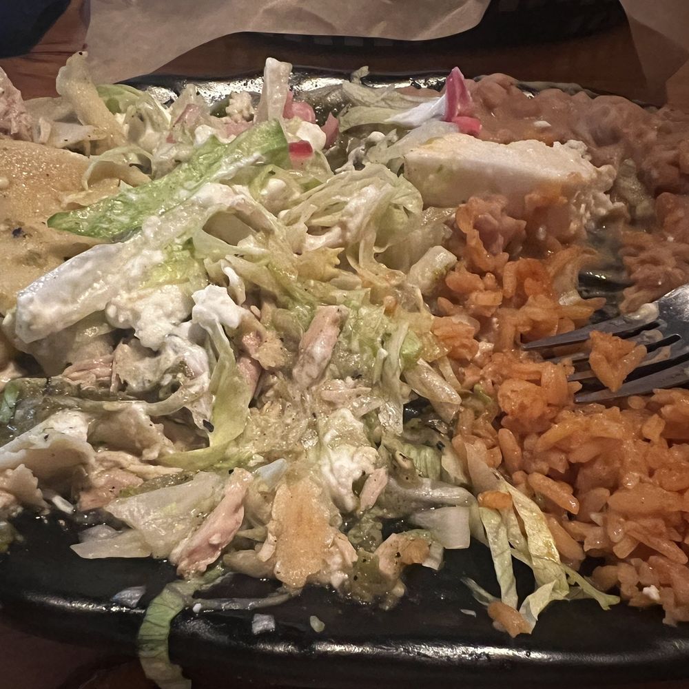 El Tranvia Restaurant - Disgusting Enchiladas Verdes, dipped tortillas in oil and put cold taco sauce on top, tasted terrible, never coming here again! - Mexican Near Me - Coachella, California