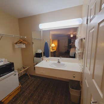 Days Inn by Wyndham Lebec - Mini fridge, microwave, hair blow dryer, bottle opener, towels, etc - Hotels Near Me - Lebec, California Days Inn by Wyndham Lebec - Mini fridge, microwave, hair blow dryer, bottle opener, towels, etc - Hotels Near Me - Lebec, California