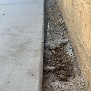 American Masonry - They didn't take the time to line up their work.  Shows their lack of experience and lack of detail. - Masonry/Concrete Near Me