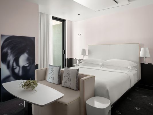 Dua Miami, Autograph Collection by null