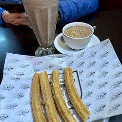 La Bombilla - Churros, hot chocolate and chocolate milkshake