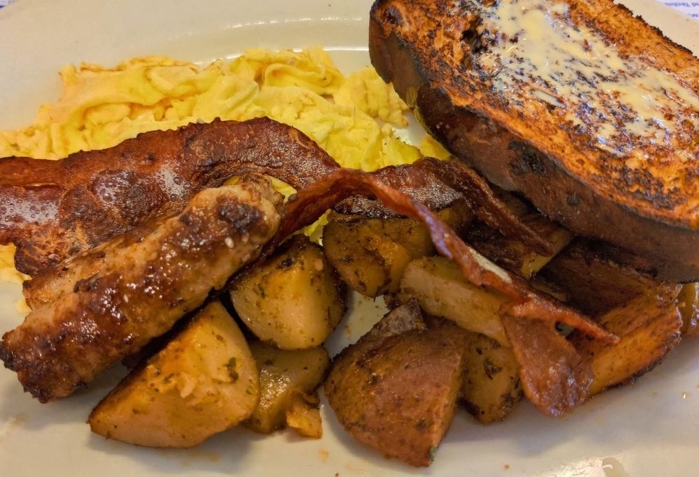 Social spots from Meldgie's Rivers Edge Cafe