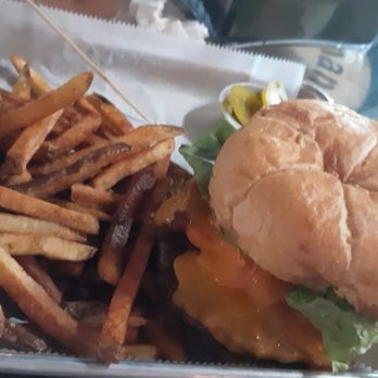 Buffalo Mo's - Bacon cheeseburger - Sports Bars Near Me - Stafford, Virginia