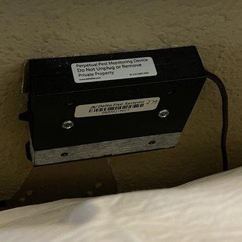 Kalahari - Thing behind the bed looks like a cassette recorder - Resorts Near Me - Pocono Manor, Pennsylvania