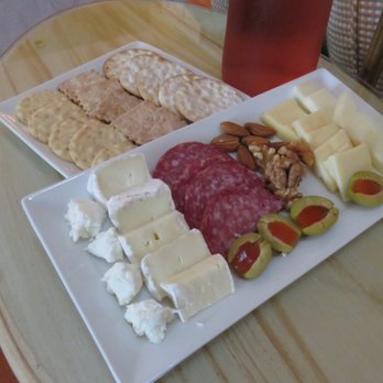 Cottage Grove Inn - Wine and cheese delivered every afternoon - Bed & Breakfast Near Me - Calistoga, California Cottage Grove Inn - Wine and cheese delivered every afternoon - Bed & Breakfast Near Me - Calistoga, California