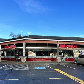 Thien Hoang Restaurant - Front view from parking lot - Vietnamese Near Me - Portland, Oregon Thien Hoang Restaurant - Front view from parking lot - Vietnamese Near Me - Portland, Oregon