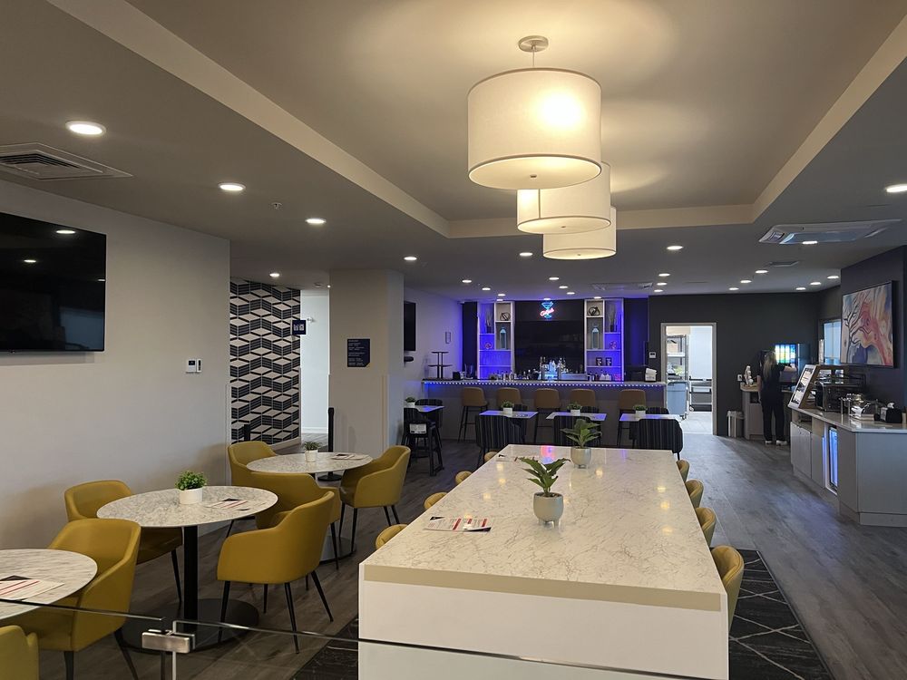 Microtel Inn & Suites