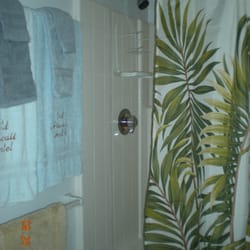 D & S Bed and Breakfast - Private bathroom.