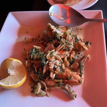 Maxi's - I specifically came for the frog legs and deep-fried sautéed garlic - Italian Near Me - Cleveland, Ohio