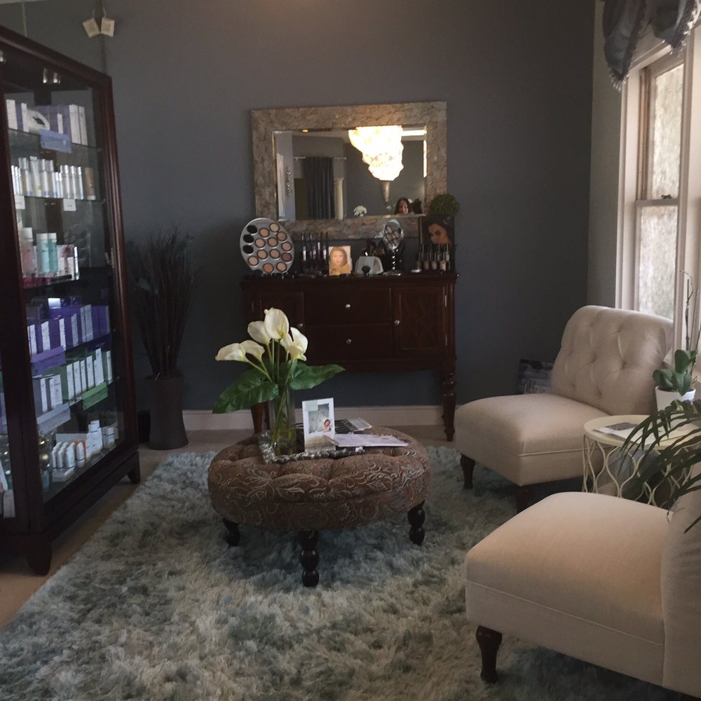 Beauty Bar By Heather - Lobby with soothing music - Day Spas Near Me - New Bern, North Carolina