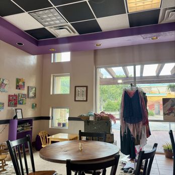 Momo's Cafe - Cafes Near Me - Hampton, Virginia