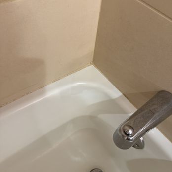 Hyatt Regency Phoenix - Bathtub has hair in it and was stained dirty - Hotels Near Me - Phoenix, Arizona