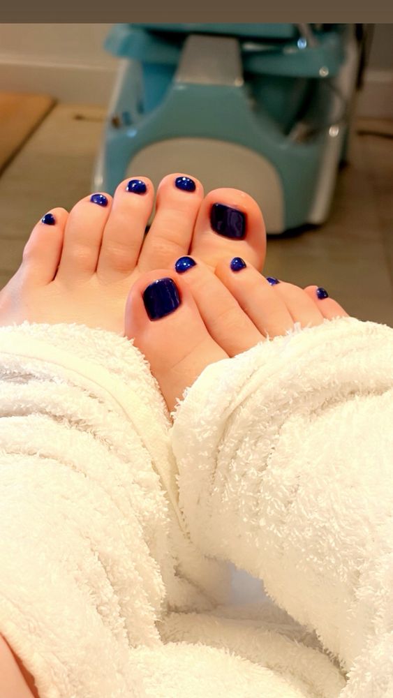 American Nails & Salon Logo