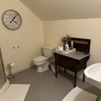 Historic Kanab Inn - Bathroom - Bed & Breakfast Near Me - Kanab, Utah Historic Kanab Inn - Bathroom - Bed & Breakfast Near Me - Kanab, Utah