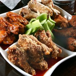 Magoo's Sports & Spirits - Wings