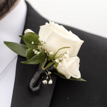 Carousel Flowers - Boutonnière - Florists Near Me - Elmhurst, Illinois