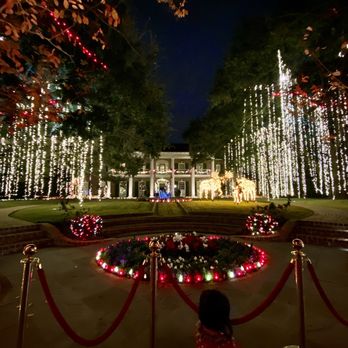 River Oaks Christmas Lights - Holiday Decorating Services Near Me
