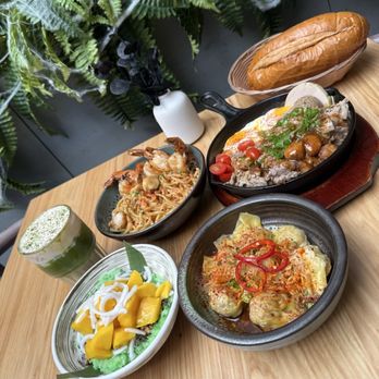 NEP Cafe - Irvine - Strawberry Yogurt Matcha, Mango Sticky Rice, Spicy Wontons, Shrimp Garlic Noodle, and Banh Mi Chao - Beef Belly - Breakfast & Brunch Near Me - Irvine, California