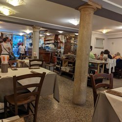 Pizzeria all'Anfora - Inside