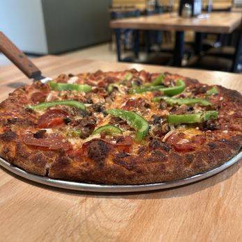 Roamin Man Pizza - 12in Supreme - Pizza Near Me - Pigeon Forge, Tennessee