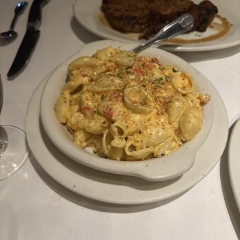 Morton's Restaurant - Lobster Mac & cheese - New American Near Me - New York, New York