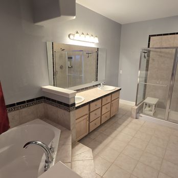Coastline Renovations - Master Bath before remodeling - General Contractors Near Me Coastline Renovations - Master Bath before remodeling - General Contractors Near Me