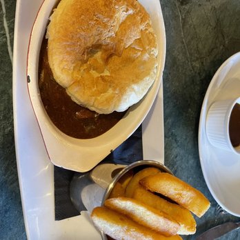 WHISKI Bar & Restaurant - Steak and ale pie - British Near Me - Edinburgh, EDH WHISKI Bar & Restaurant - Steak and ale pie - British Near Me - Edinburgh, EDH