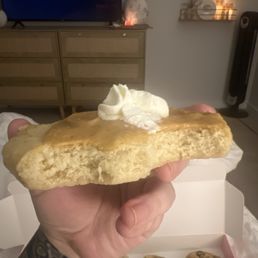 Pumpkin pie frosting in comparison to the amount of cookie.. makes no sense