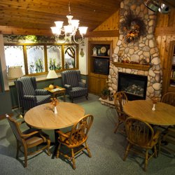 Golden Years of Walworth - Our northwoods common area hosts breakfast, dinner, and various daily activities.