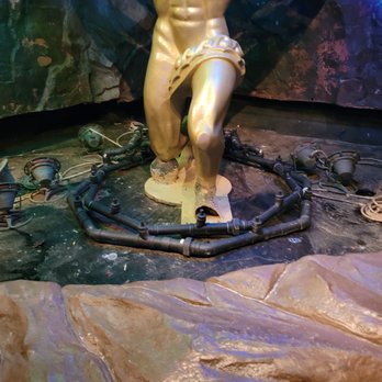 Rainforest Cafe - Empty water feature - American Near Me - Edison, New Jersey Rainforest Cafe - Empty water feature - American Near Me - Edison, New Jersey