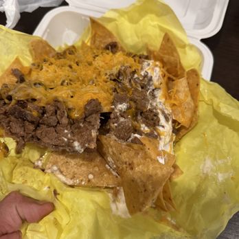 Alber's Mexican Food - Paid $2.20 for extra sour cream. Where's the extra? They said it's under the chips - Mexican Near Me - Pico Rivera, California