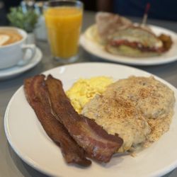 Sintra Restaurant - Biscuits & gravy