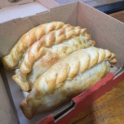 Tercera Docena - Empanadas de Carne cortada a cuchillo.