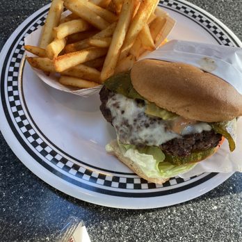 Cool Cat Cafe - Marilyn Burger on GF bread - American Near Me - Pismo Beach, California Cool Cat Cafe - Marilyn Burger on GF bread - American Near Me - Pismo Beach, California