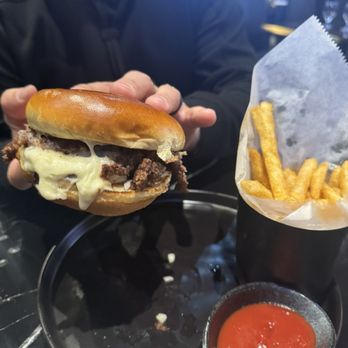 721 Sports Bar & Lounge - Smash burger - Sports Bars Near Me - Eagan, Minnesota